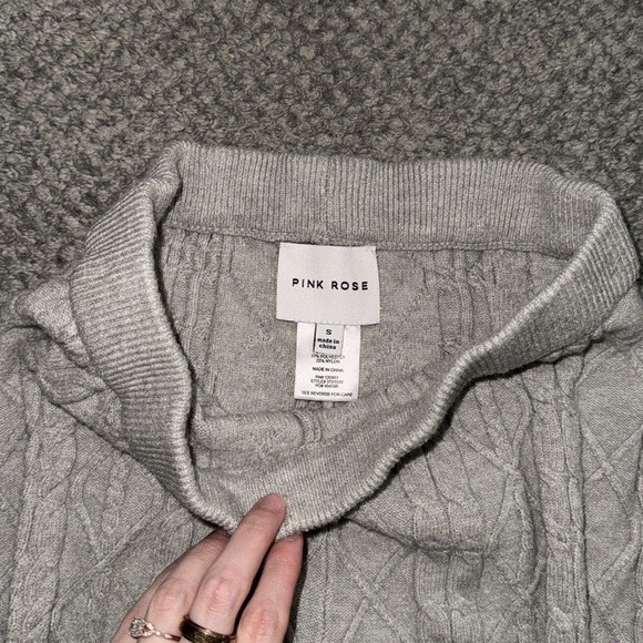 Pink Rose Thick Sweater Knit Matching Set - Picture 5 of 6